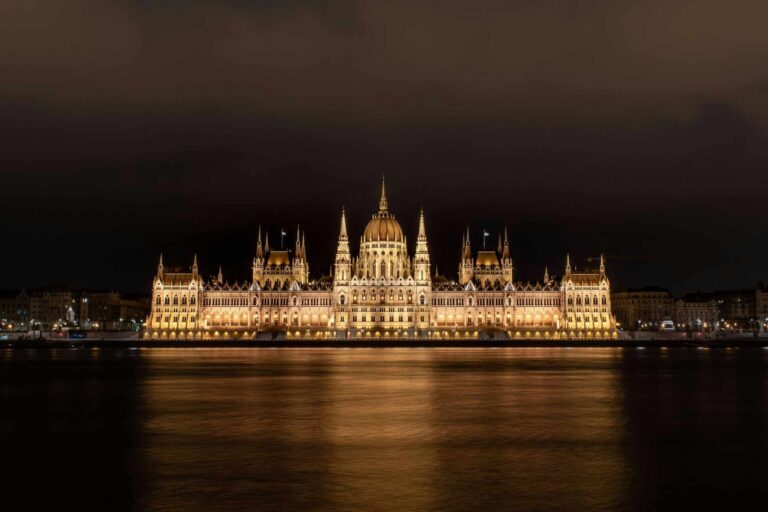 hungary-jason-mavrommatis--9Ap357MJ8s-unsplash